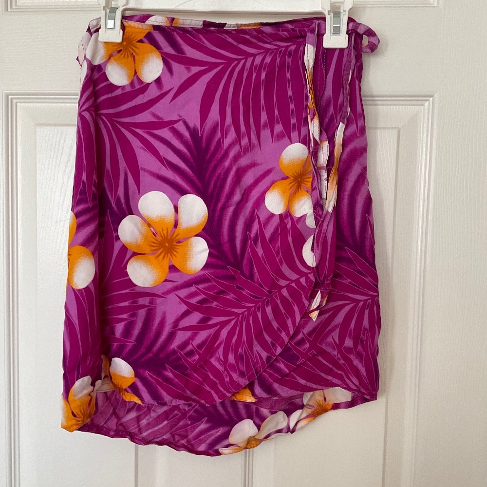 Short wrap Hawaiian theme skirt